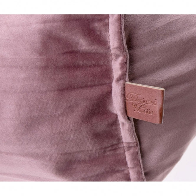 Designed by Lotte Katzenkissen Velveti